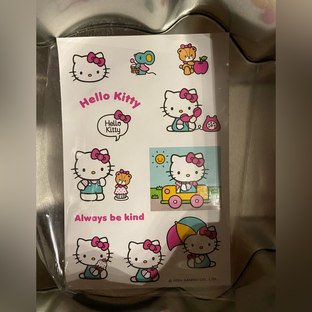 Hello Kitty Collection Tin - Picture 7 of 9
